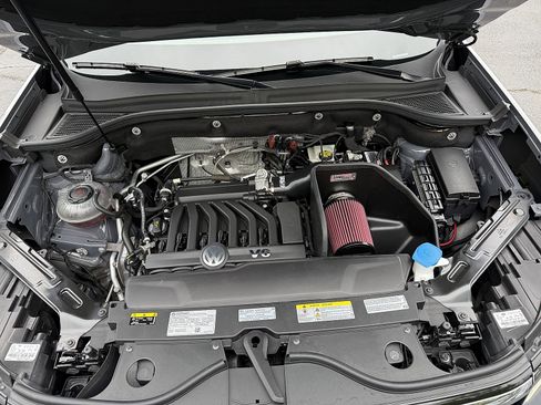 Used 2022 Volkswagen Atlas Cross Sport SEL Premium R-Line AWD/4WD image 9