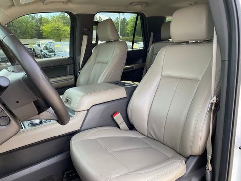 Used 2021 Ford Expedition XLT AWD/4WD image 19