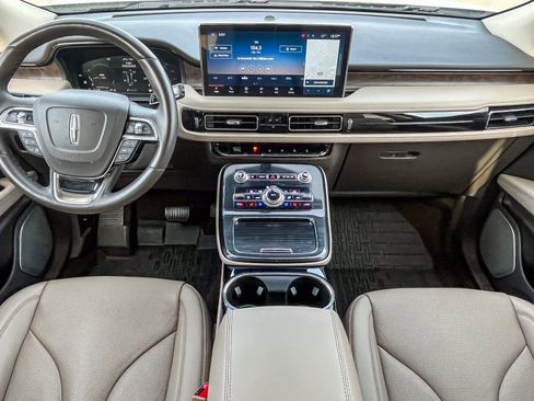 Used 2023 Lincoln Nautilus Reserve w/ Equipment Group 202A image 11