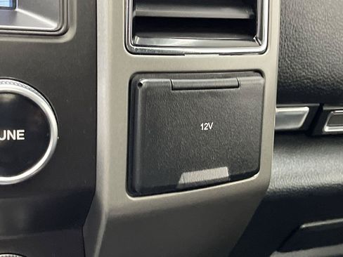 Used 2020 Ford Expedition XLT w/ Equipment Group 202A AWD/4WD image 25