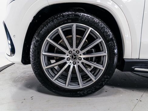 Used 2024 Mercedes-Benz GLS 450 4MATIC image 39