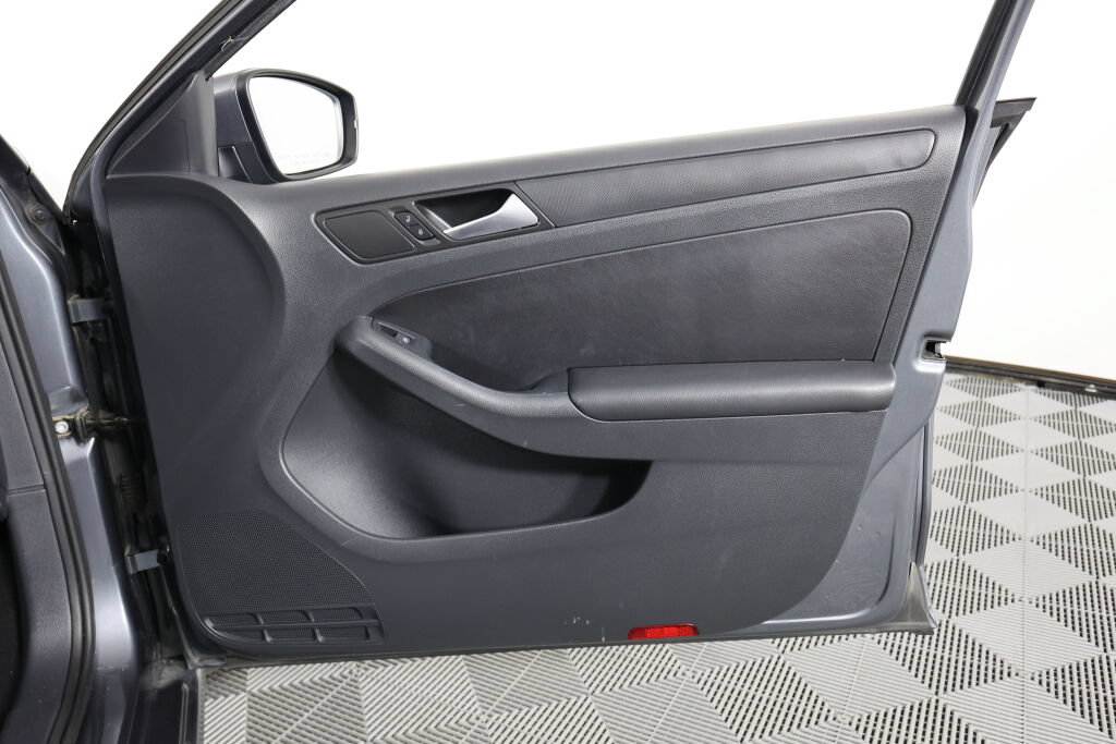 Used 2014 Volkswagen Jetta SE FWD image 25
