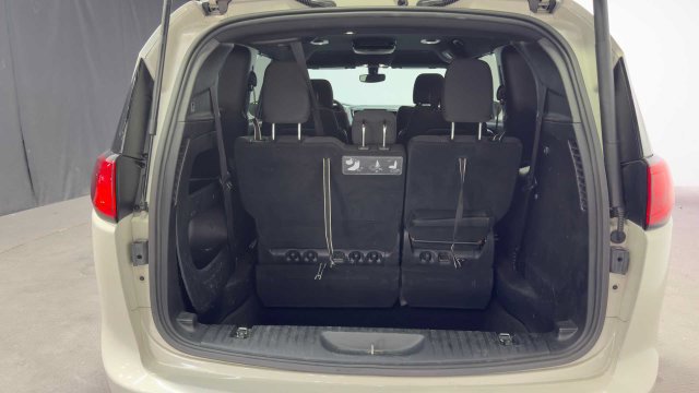 Used 2020 Chrysler Pacifica Touring w/ S Appearance Package FWD image 35