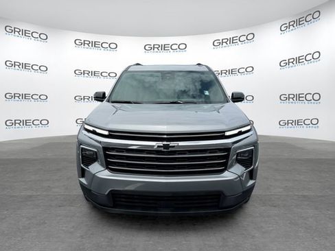 Used 2026 Chevrolet Traverse LT w/ Sun and Wheel Package FWD image 2