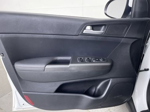 Used 2021 Kia Sportage LX AWD/4WD image 10