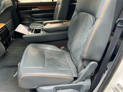 Used 2022 Jeep Grand Wagoneer Series III AWD/4WD image 27