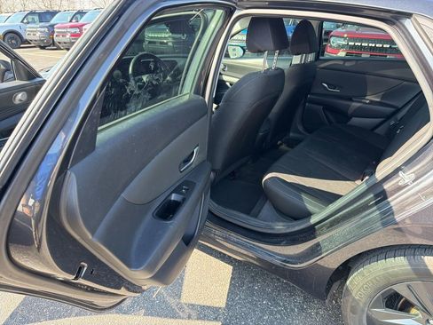 Used 2021 Hyundai Elantra SEL w/ Convenience Package image 7