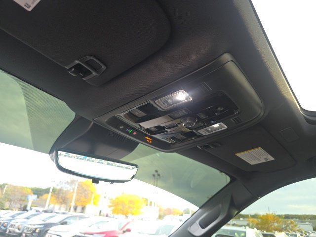 Used 2026 Chevrolet Suburban High Country AWD/4WD image 32