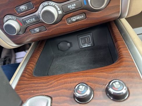 Used 2019 Nissan Pathfinder Platinum image 38