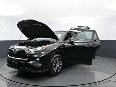 Used 2023 Toyota Highlander XLE FWD image 27