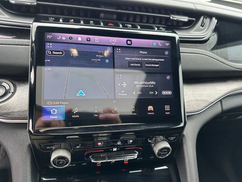 Used 2023 Jeep Grand Cherokee Overland image 14