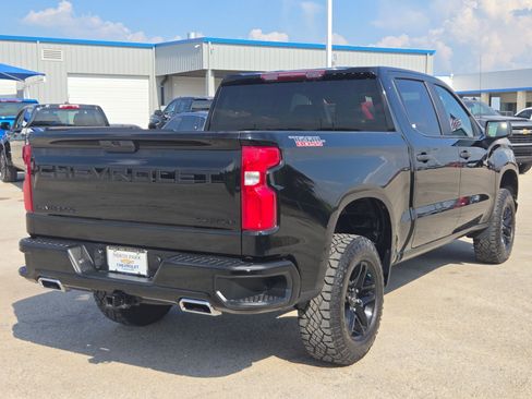 Used 2021 Chevrolet Silverado 1500 Custom Trail Boss w/ LPO, Dark Essentials Package AWD/4WD image 3