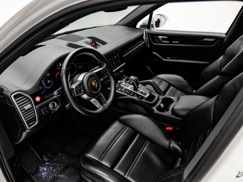 Used 2023 Porsche Cayenne image 38