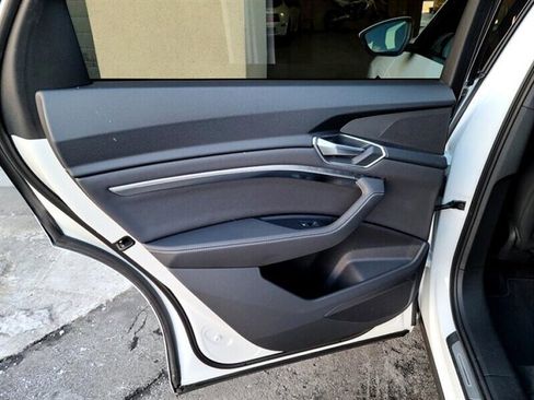 Used 2023 Audi e-tron Premium w/ Convenience Plus Package image 22