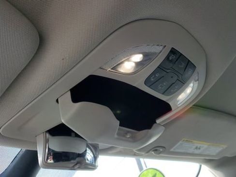 Certified 2024 Chrysler Pacifica Touring-L image 20