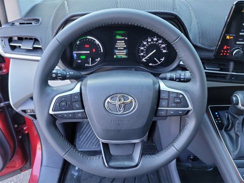 Used 2022 Toyota Sienna XLE image 26