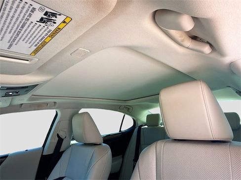 Used 2024 Lexus ES 350 w/ Luxury Package image 26