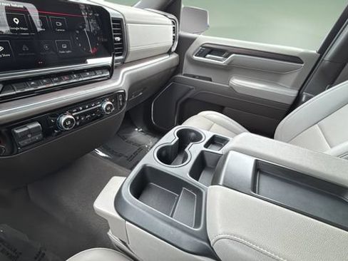 Used 2026 GMC Sierra 1500 SLT AWD/4WD image 14