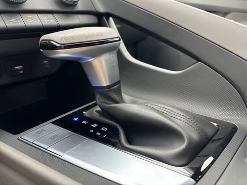 Certified 2025 Hyundai Elantra SE image 29