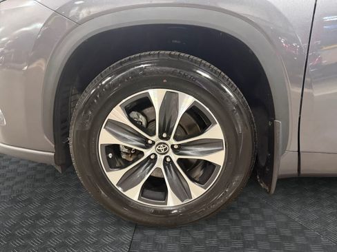 Used 2024 Toyota Highlander XLE FWD image 15