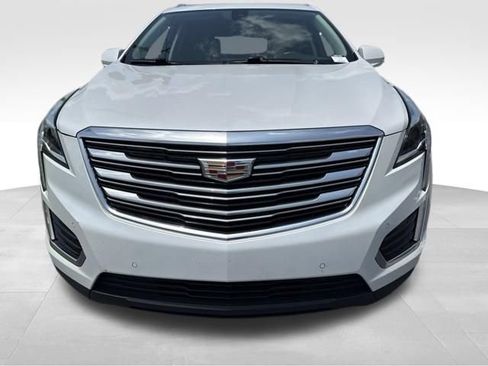 Used 2017 Cadillac XT5 Premium Luxury FWD image 2