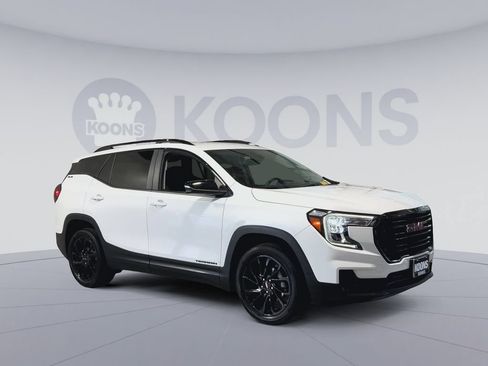 Used 2023 GMC Terrain SLE w/ Driver Convenience Package AWD/4WD image 2