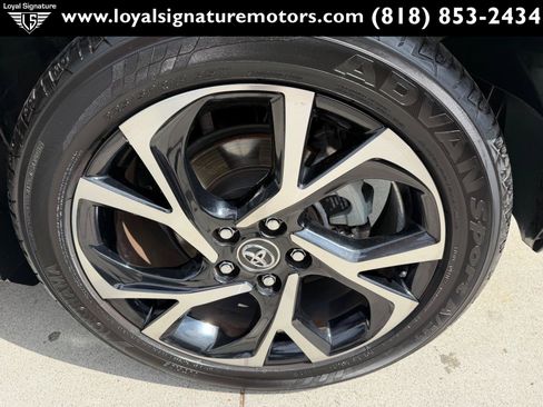 Used 2019 Toyota C-HR XLE FWD image 32