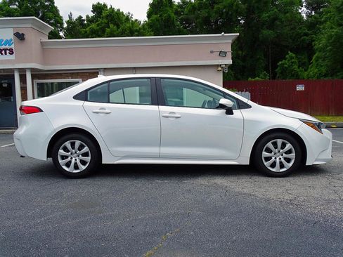 Used 2023 Toyota Corolla LE FWD image 7