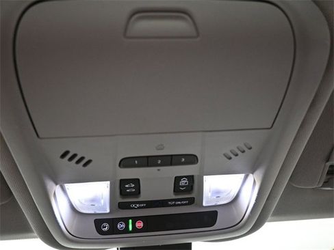 Used 2020 Chevrolet Equinox LT image 31