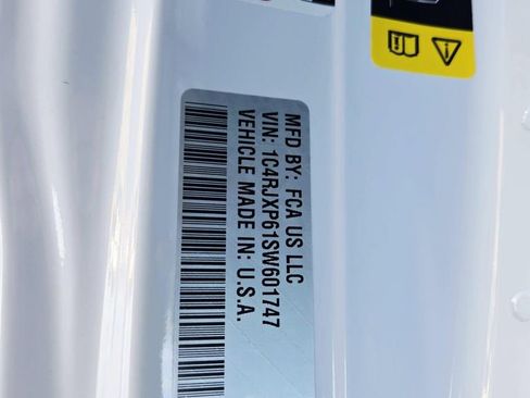 Used 2025 Jeep Wrangler Unlimited Sahara image 38