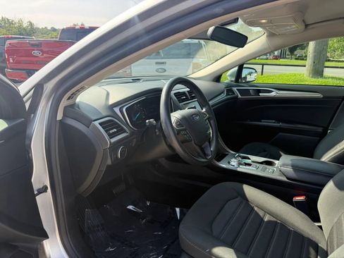 Used 2020 Ford Fusion SE FWD image 16