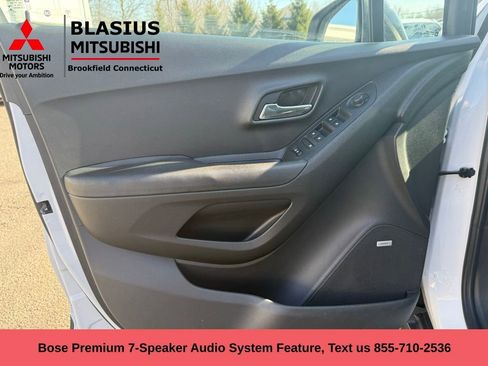 Used 2019 Chevrolet Trax LT w/ Sun & Sound Package image 18