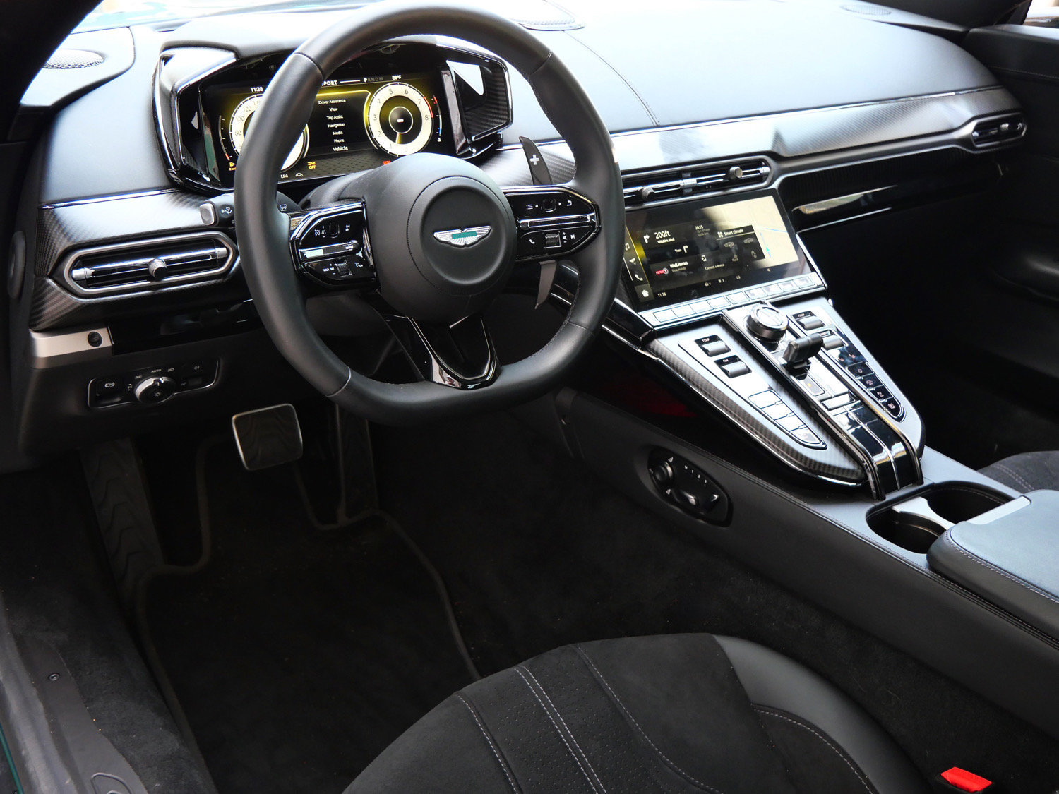 Used 2025 Aston Martin V8 Vantage Coupe RWD image 3