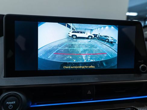 Certified 2025 Toyota Prius XLE FWD image 30