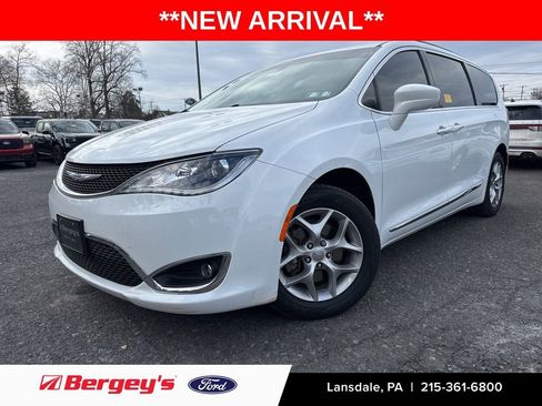 Used 2019 Chrysler Pacifica Touring-L Plus w/ Tire & Wheel Group image 1
