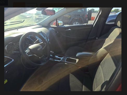 Used 2017 Chevrolet Cruze LT FWD image 8