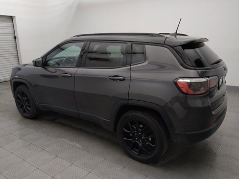 Used 2024 Jeep Compass Latitude w/ Convenience Group AWD/4WD image 3