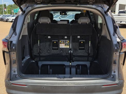 Used 2022 Toyota Sienna XLE FWD image 27