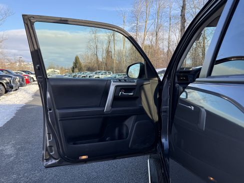 Used 2022 Toyota 4Runner SR5 Premium w/ Moonroof Package image 23