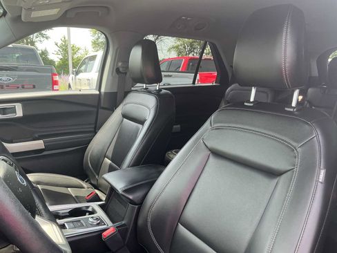 Used 2022 Ford Explorer XLT w/ Equipment Group 202A AWD/4WD image 23