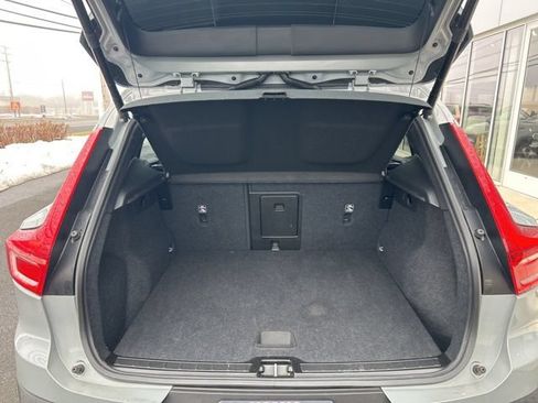 Certified 2025 Volvo XC40 B5 Core AWD/4WD image 11