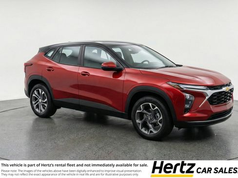 Used 2025 Chevrolet Trax LT FWD image 1