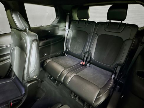 Used 2023 Jeep Grand Cherokee L Laredo image 29