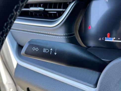 New 2025 Jeep Grand Cherokee Altitude image 11