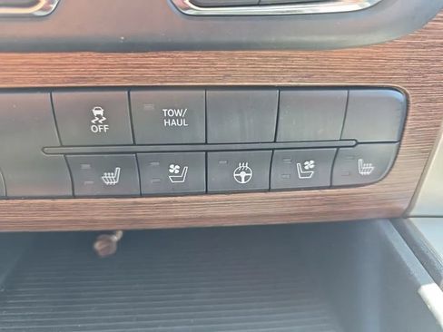 Used 2015 RAM 1500 Laramie w/ Convenience Group AWD/4WD image 29