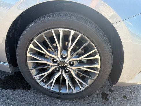 Used 2022 Kia Forte GT-Line w/ GT-Line Premium Package FWD image 3