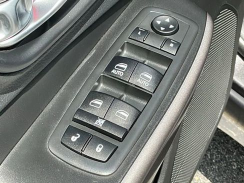 Used 2019 Jeep Cherokee Latitude Plus FWD image 11