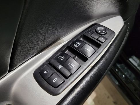 Used 2018 Dodge Journey SE image 37