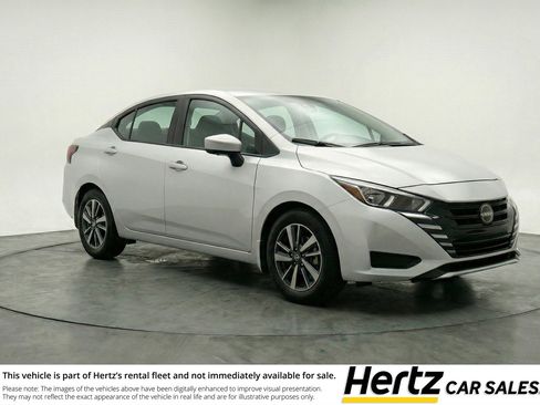 Used 2025 Nissan Versa SV image 1