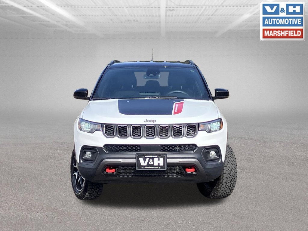 Used 2025 Jeep Compass Trailhawk AWD/4WD image 32